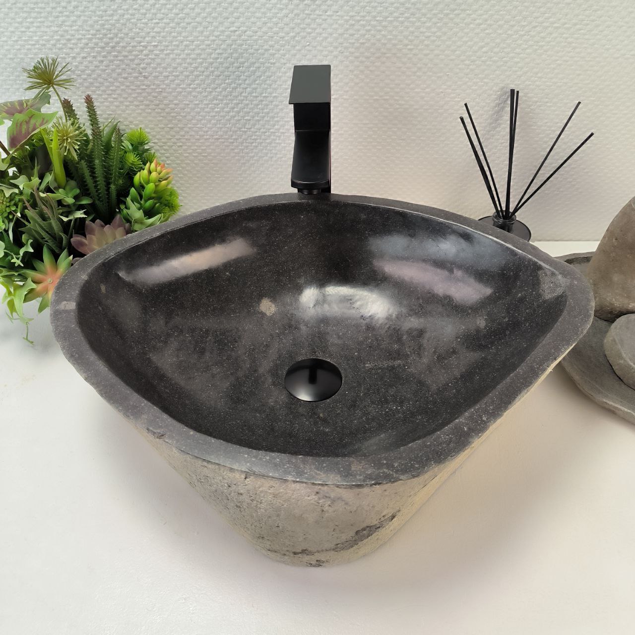 h2vtr24a9vs07stf8qrmc7y8l8ia47nx