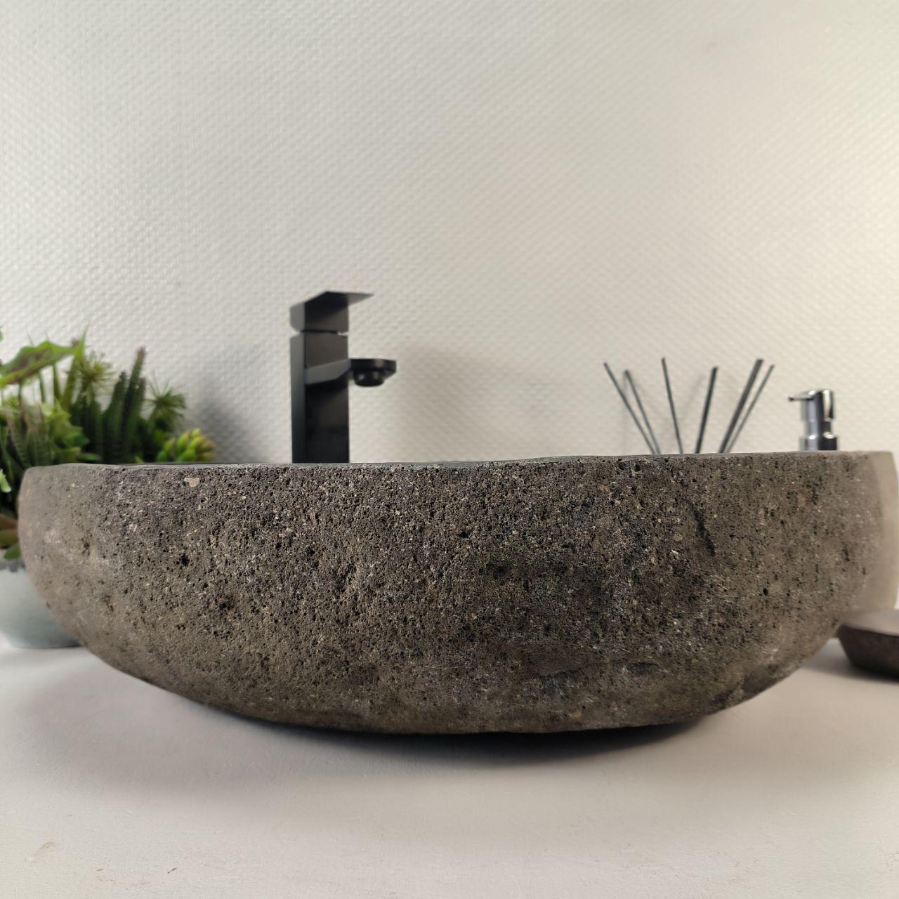 Раковина из речного камня RS-65240 54*44*15 из натурального камня