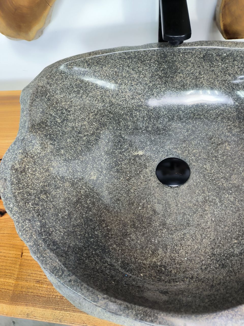 Раковина из речного камня RS-66704 54х47х15 из натурального камня