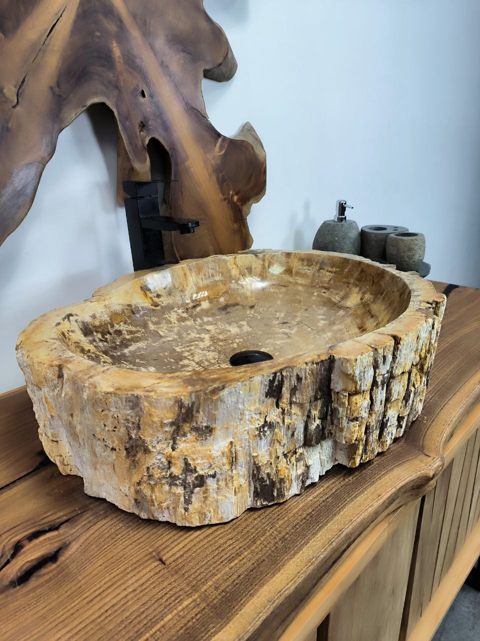 2e6eab18-3841-4b55-9335-9aa6bd5d8938