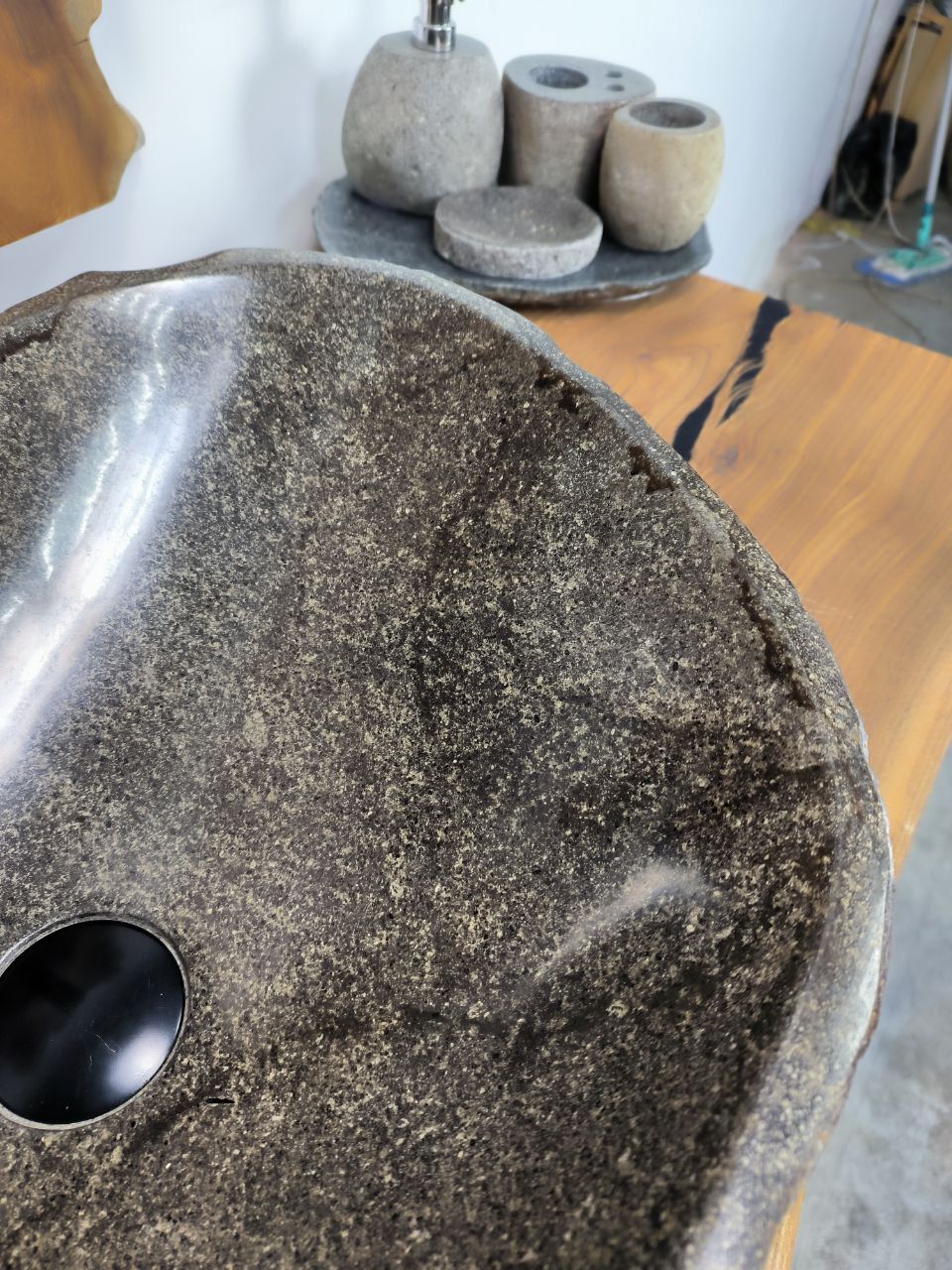 Раковина из речного камня RS-66389 56х38х15 из натурального камня
