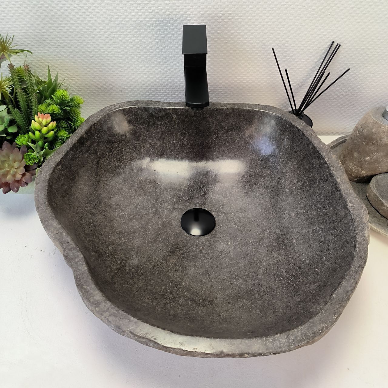 Раковина из речного камня RS-63374 (53*50*15) из натурального камня