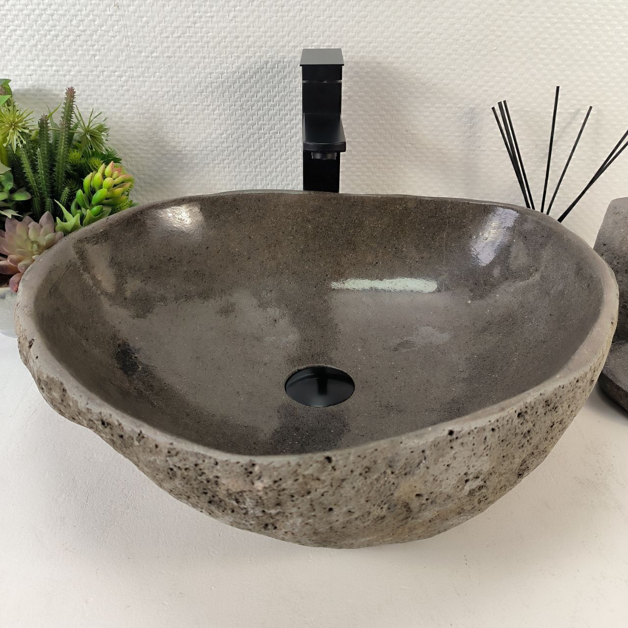 Раковина из речного камня RS-65214 51*44*15 из натурального камня