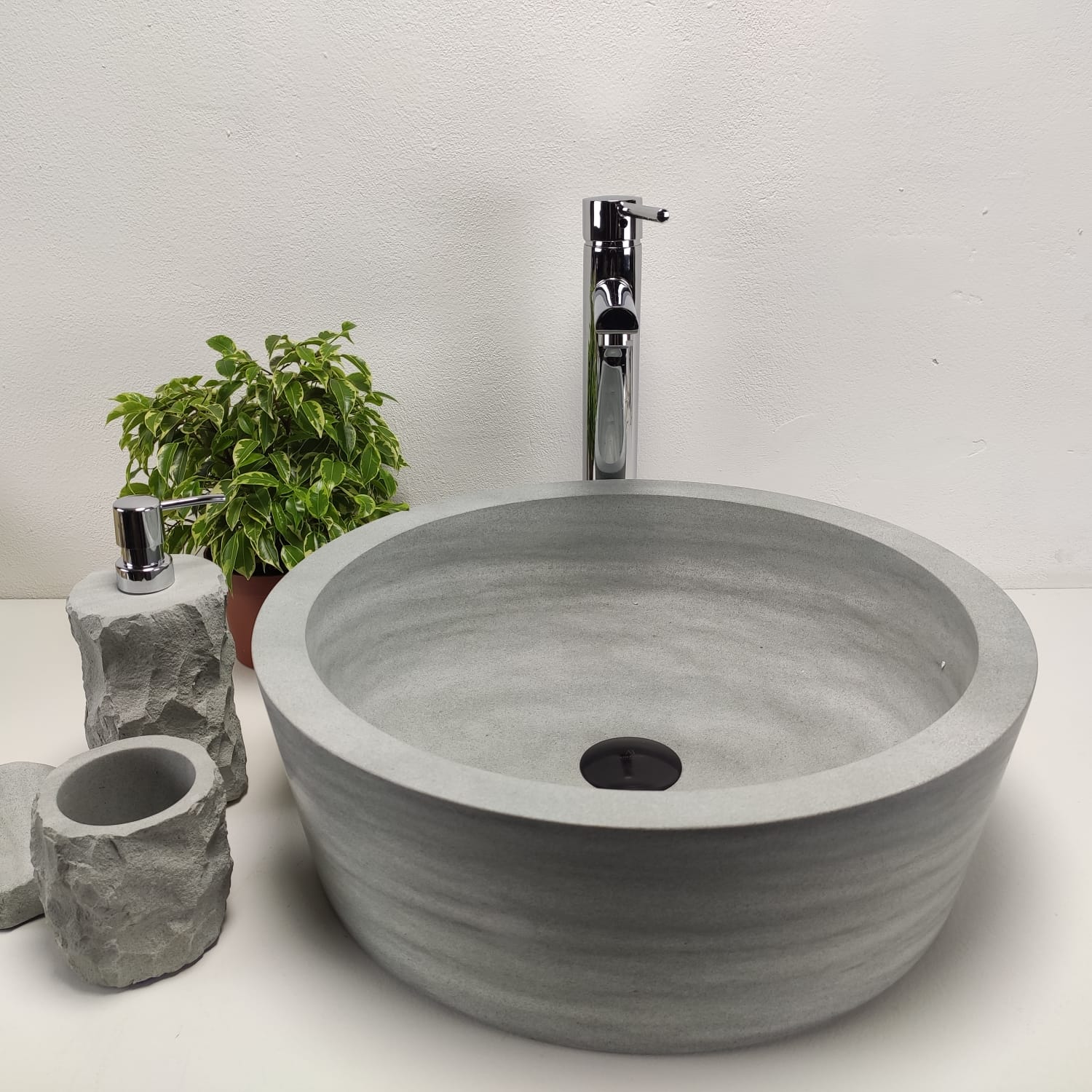 0oy2miemoqdvpvdmq82n20j592ubjdi2