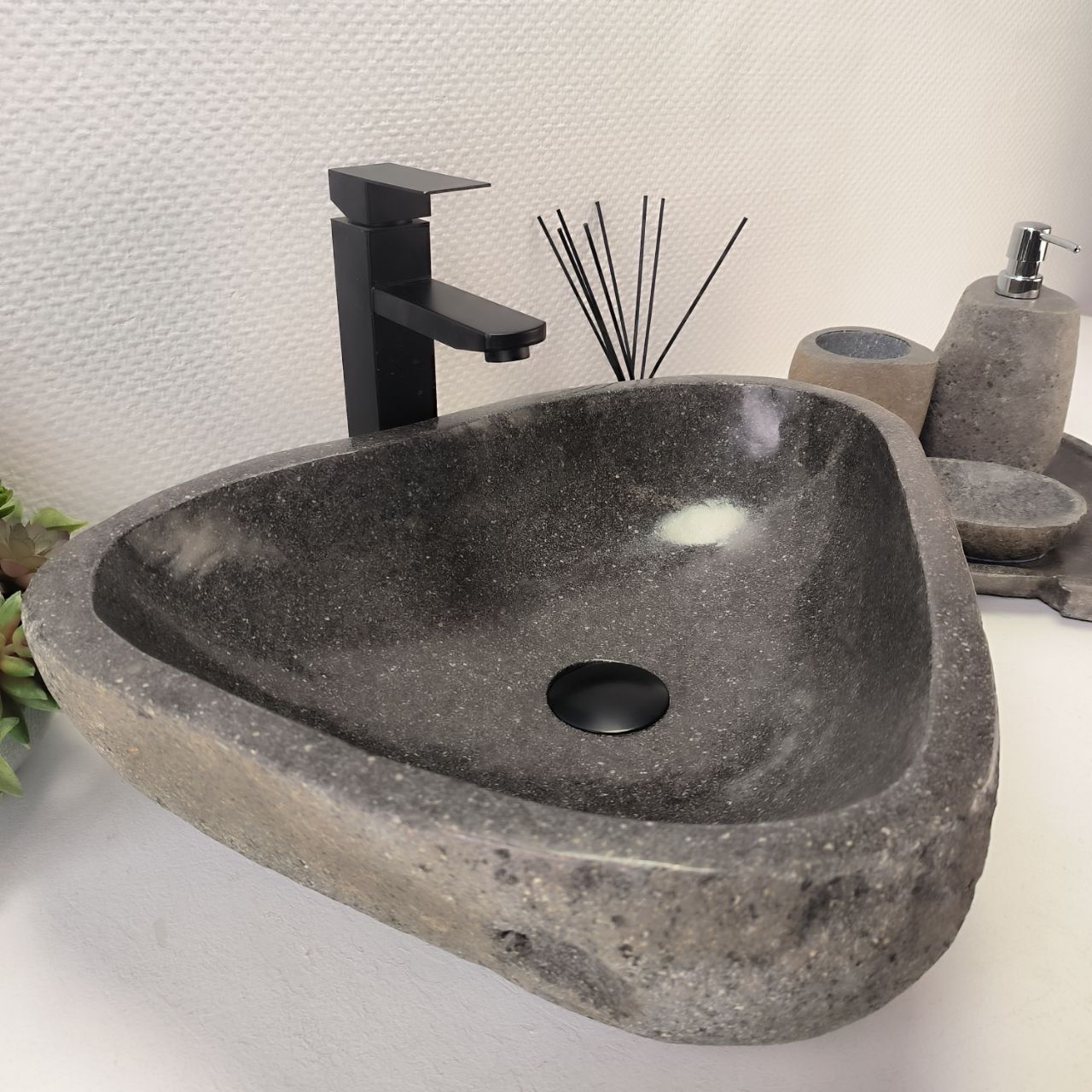 Раковина из речного камня RS-62804 (51*41*15) из натурального камня