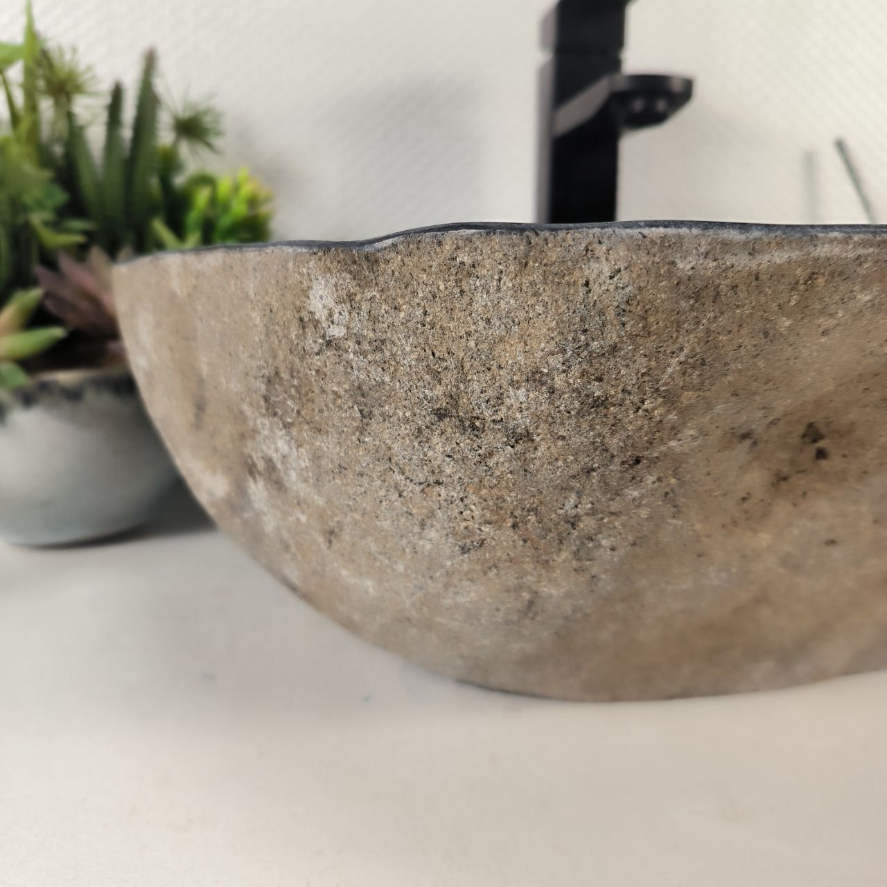 Раковина из речного камня RS-65191 44*36*15 из натурального камня