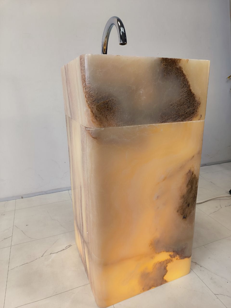 Раковина напольная из оникса Square Yellow ON-65918 45х45х90 из натурального камня