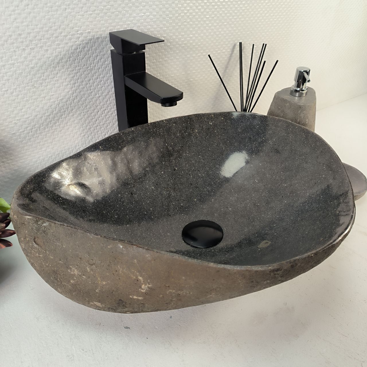 Раковина из речного камня RS-65276 48*38*15 из натурального камня