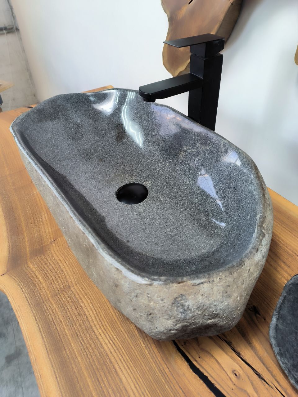 Раковина из речного камня RS-66324 63х33х15 из натурального камня