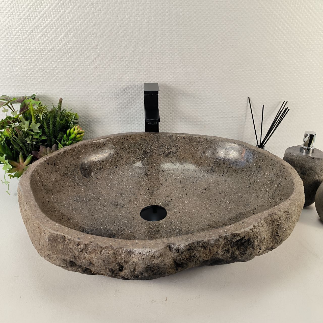 Раковина из речного камня RS-65408 64*53*15 из натурального камня