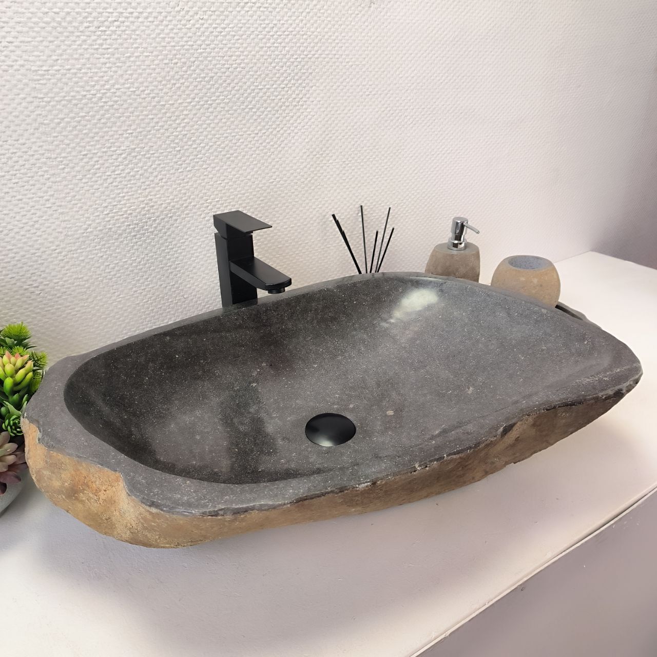 Раковина из речного камня RS-63607 (70*48*16) из натурального камня