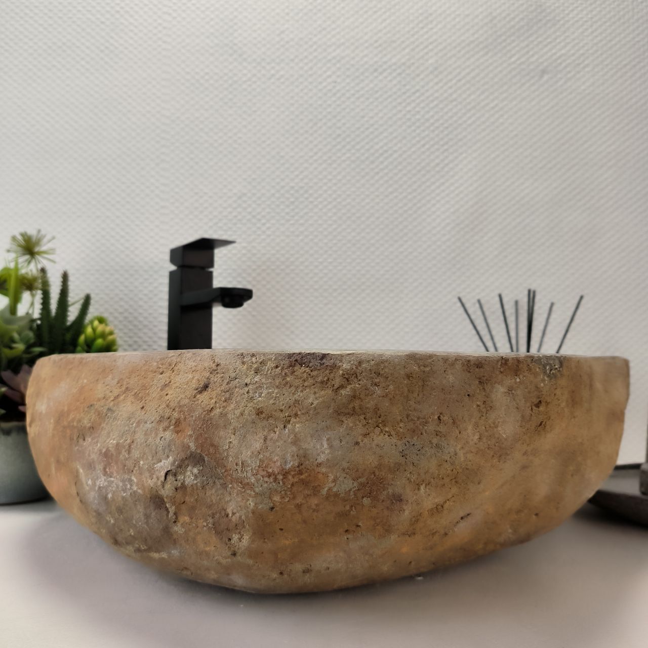 Раковина из речного камня RS-63363 (53*48*15) из натурального камня