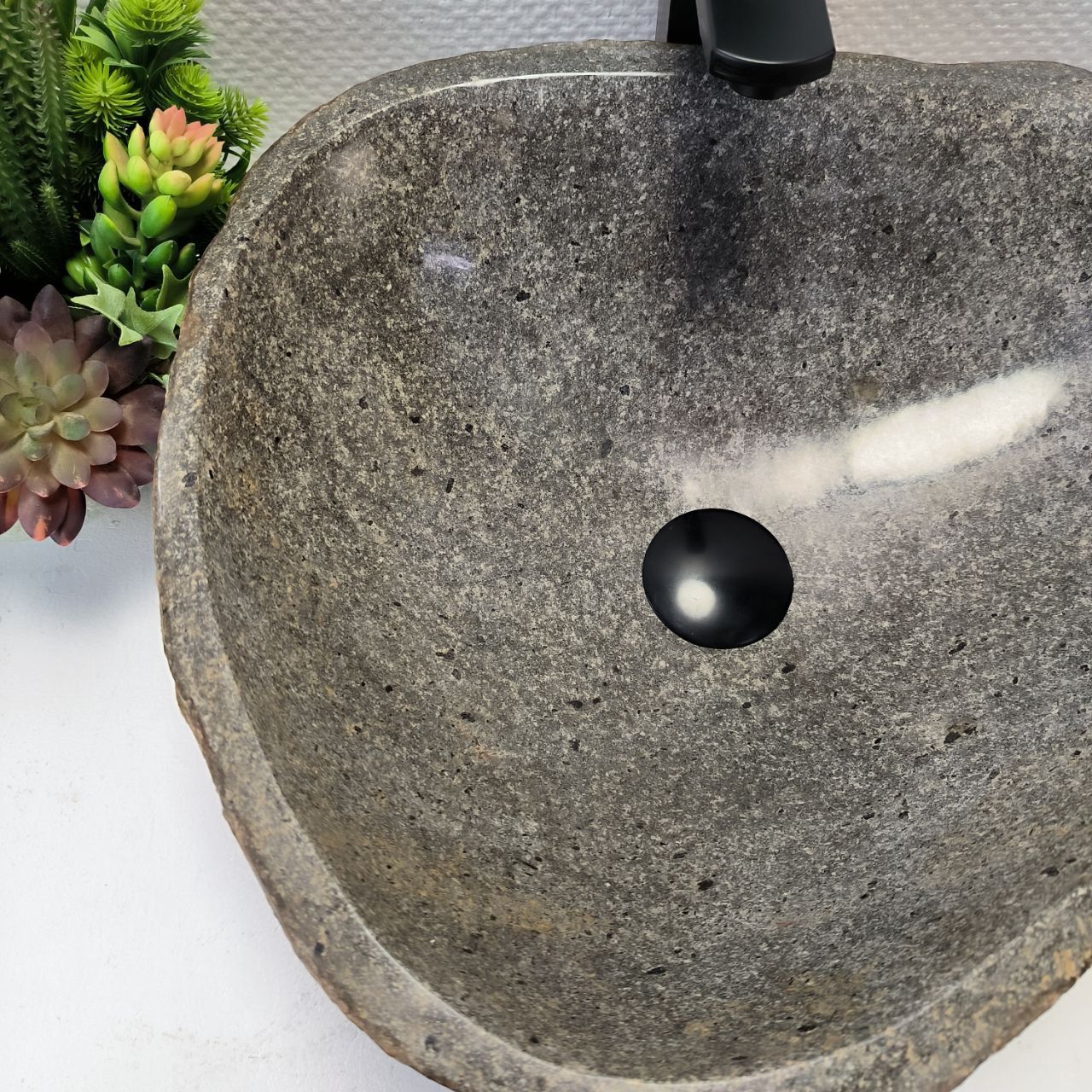 Раковина из речного камня RS-63855 (46*42*15) из натурального камня