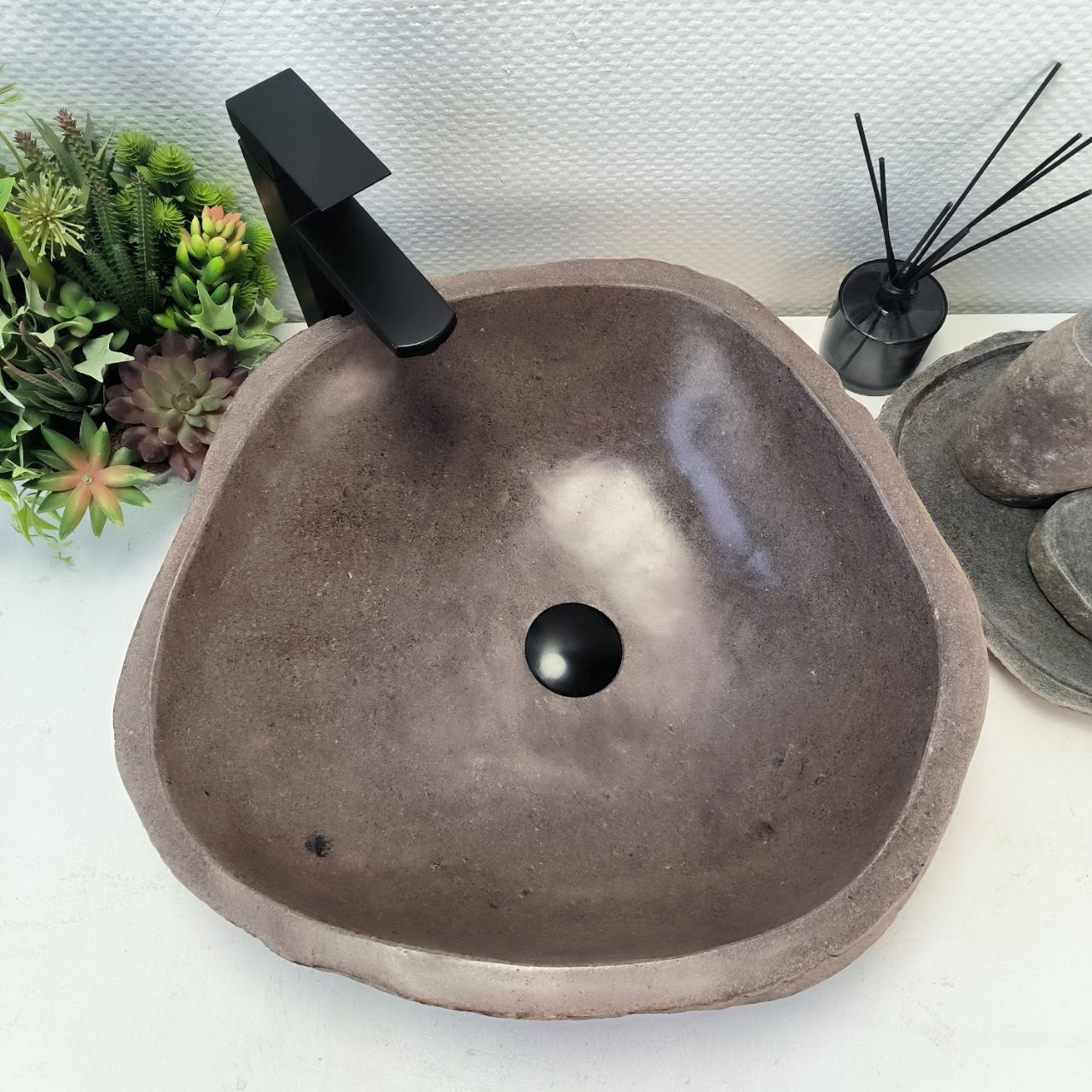 Раковина из речного камня RS-64145 (49*48*15) из натурального камня