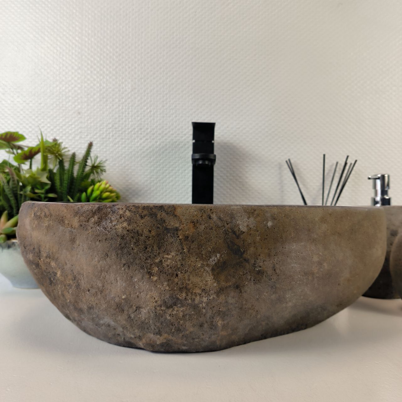 Раковина из речного камня RS-65368 47*38*15 из натурального камня