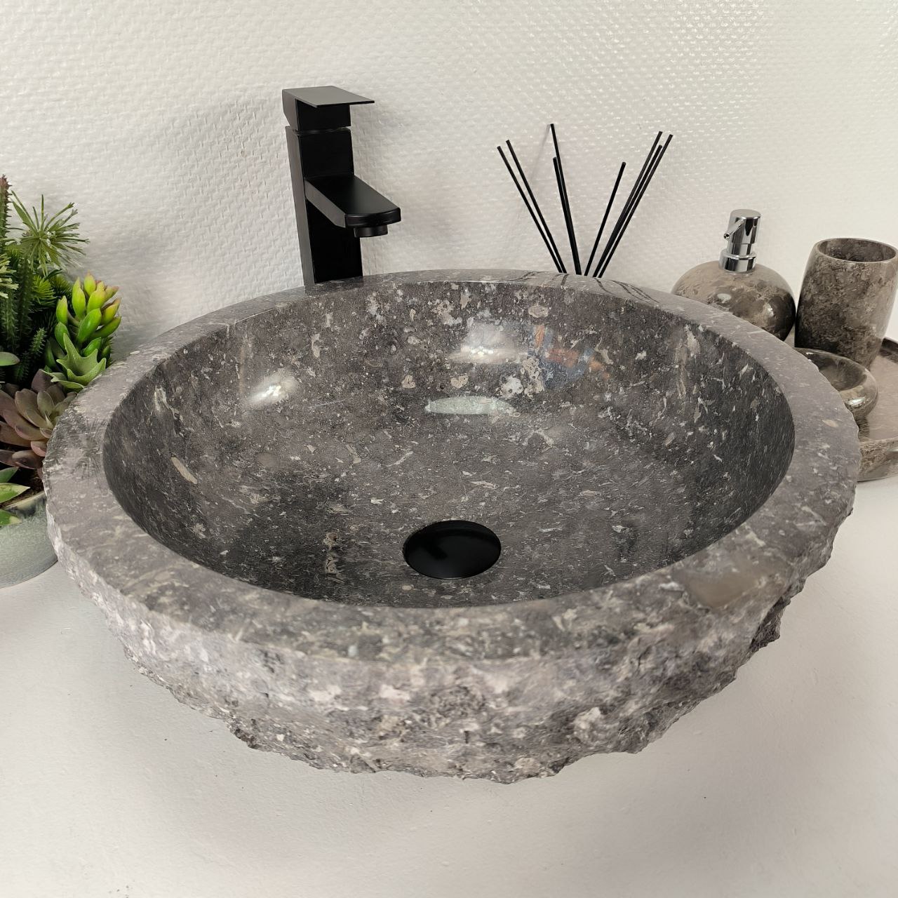 y12um8ov0e27hrjy1zb8rmjw1tqq6nam