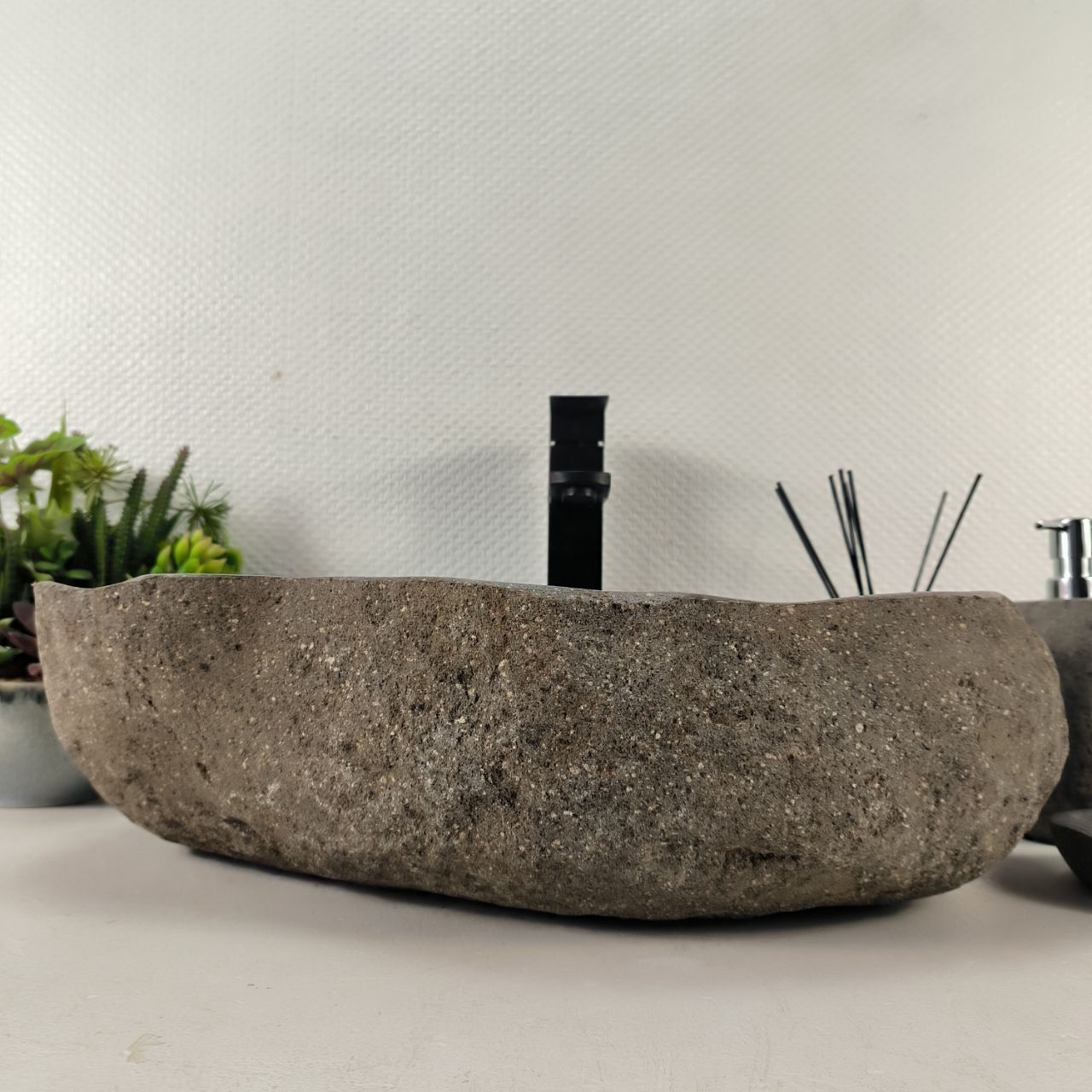 Раковина из речного камня RS-65116 52*39*15 из натурального камня