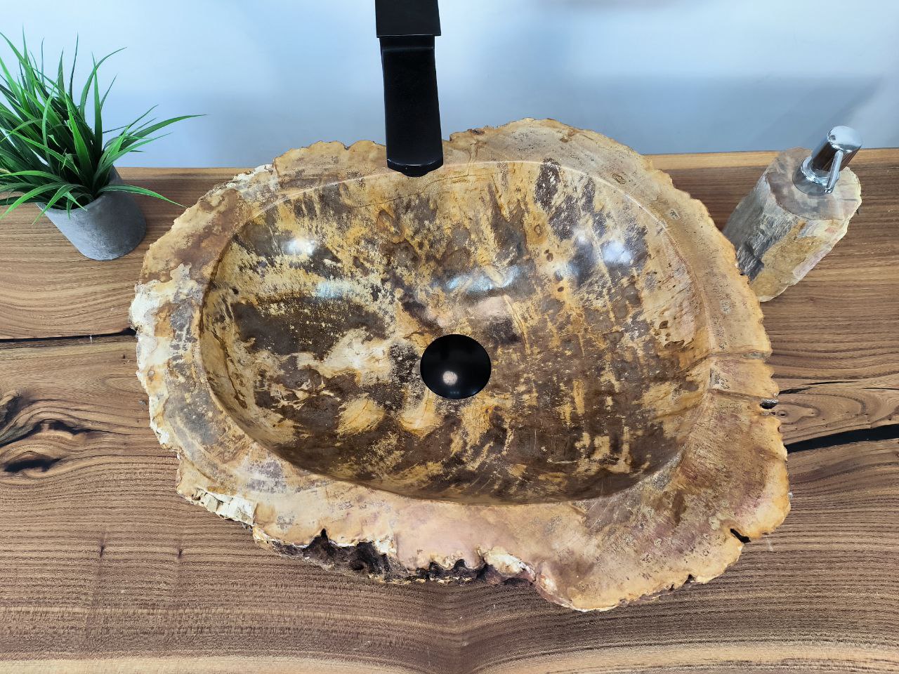 photo_2025-05-15_12-33-03