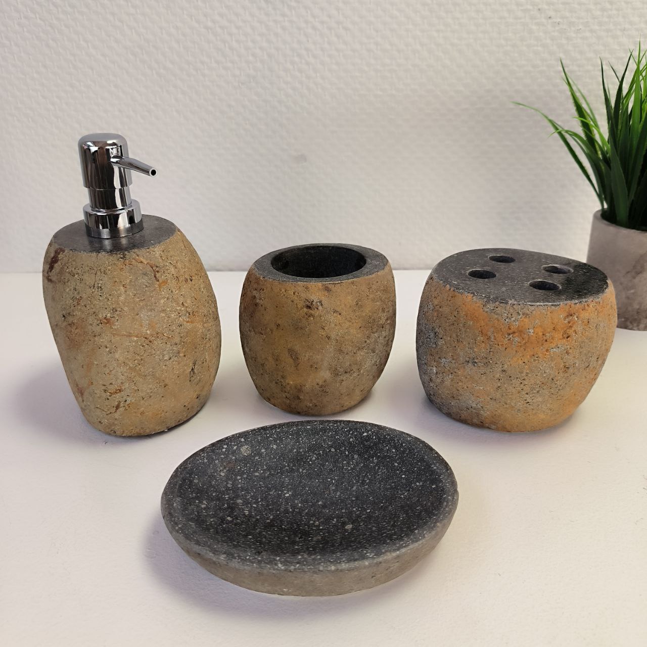 Аксессуары  из речного камня