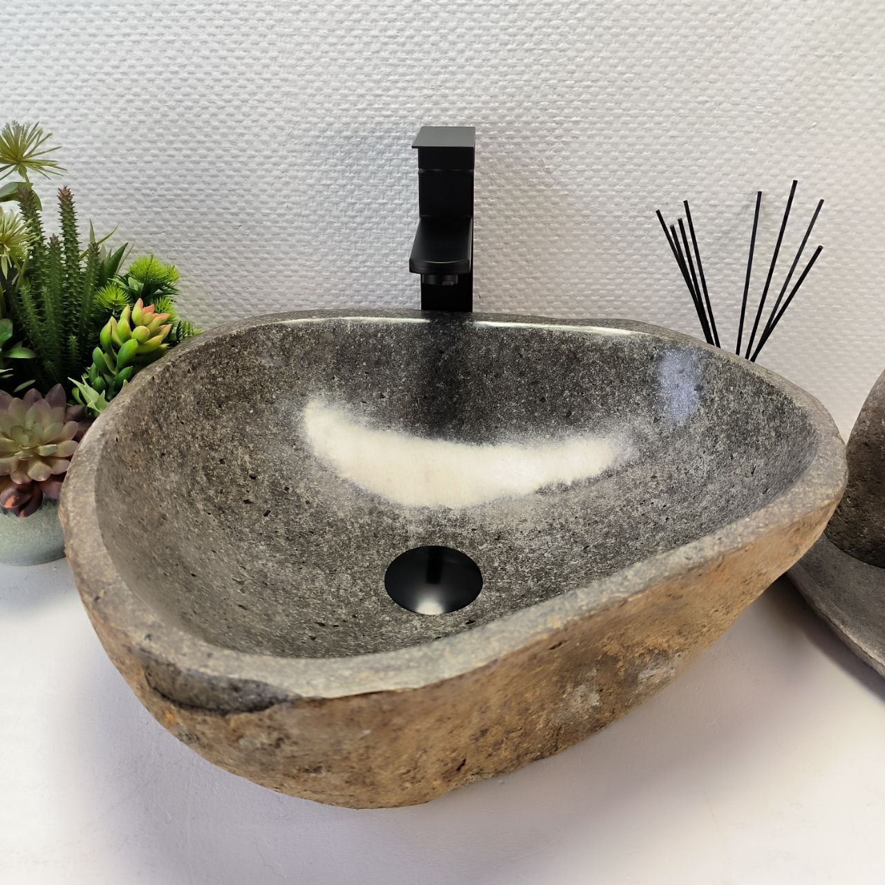 Раковина из речного камня RS-63855 (46*42*15) из натурального камня