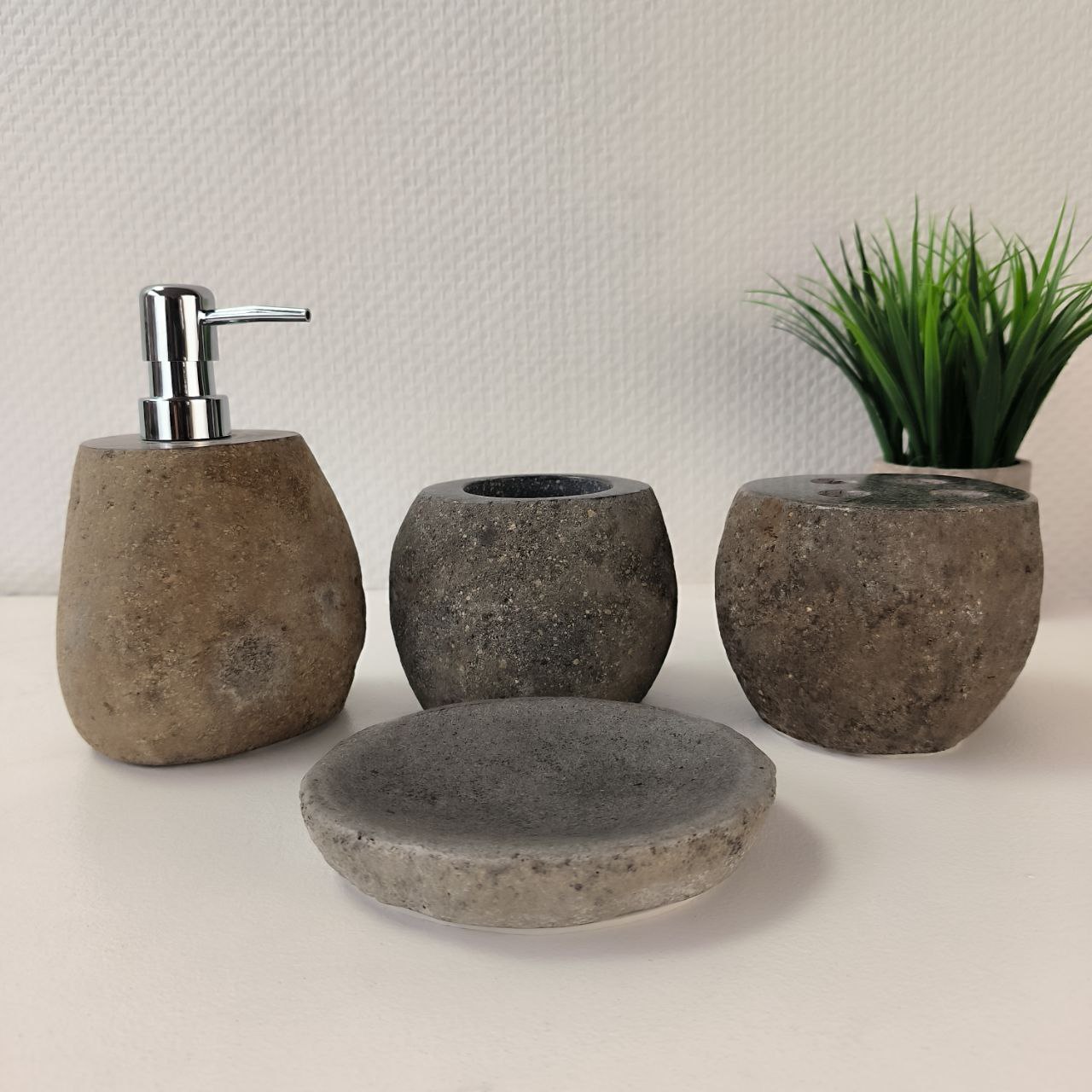 j0nu0ta32xuyymu4jyfkllwv4dnw5dtf