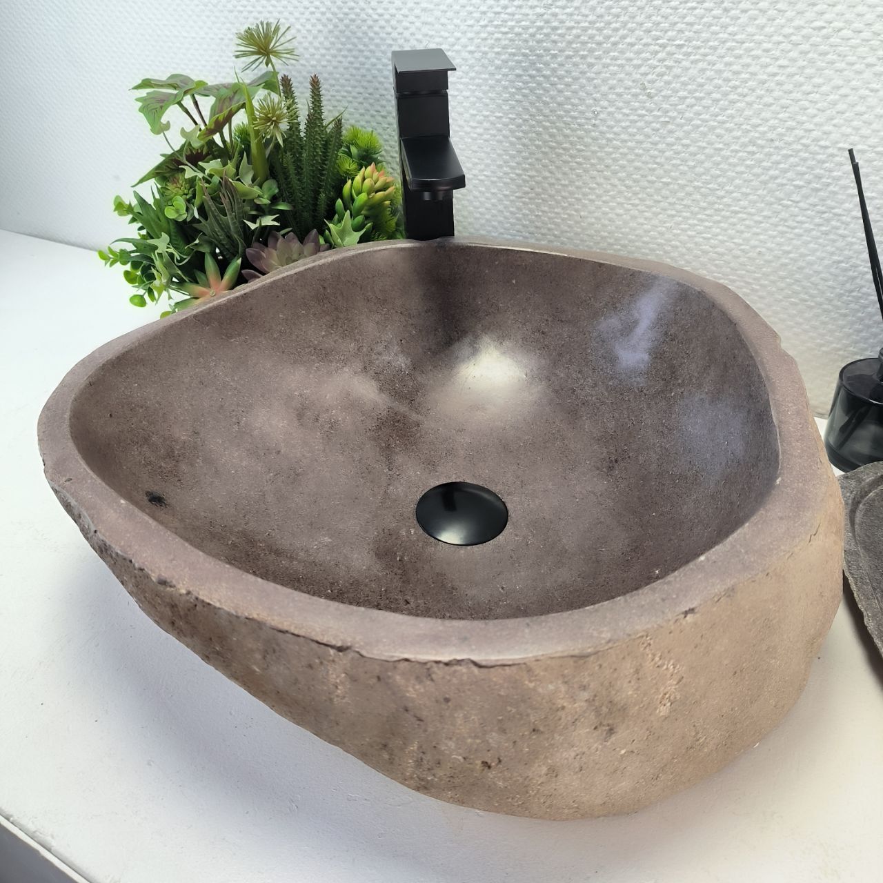 Раковина из речного камня RS-64145 (49*48*15) из натурального камня