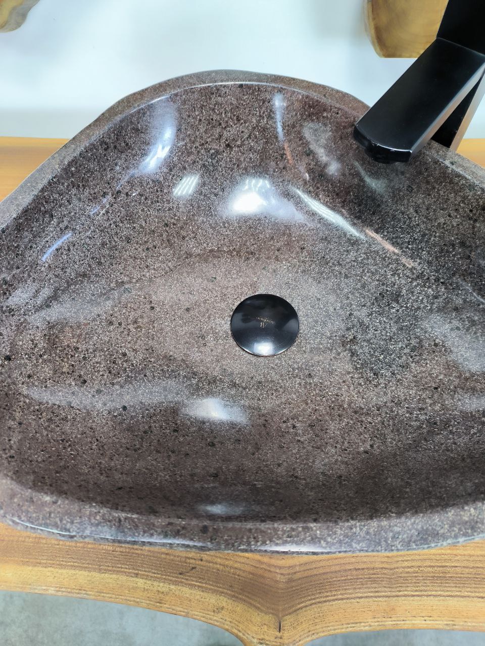 Раковина из речного камня RS-66518 48х40х16 из натурального камня