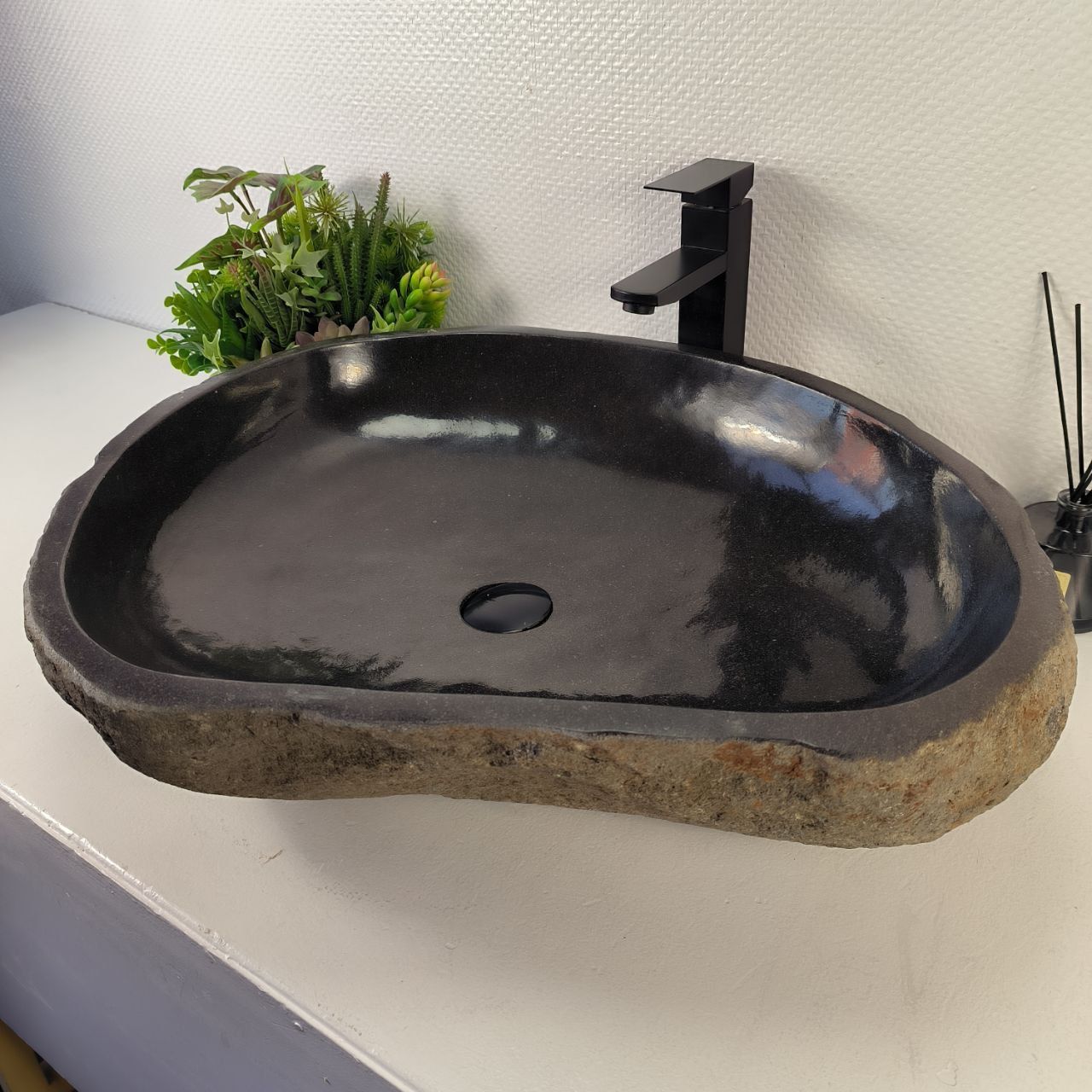 Раковина из речного камня RS-65410 66*55*15 из натурального камня