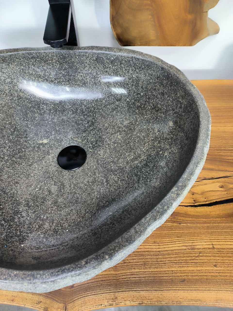 Раковина из речного камня RS-66704 54х47х15 из натурального камня