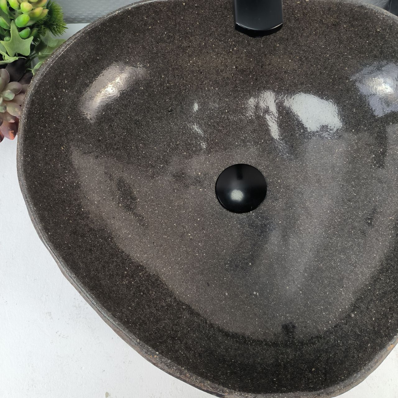 Раковина из речного камня RS-65257 48*44*15 из натурального камня