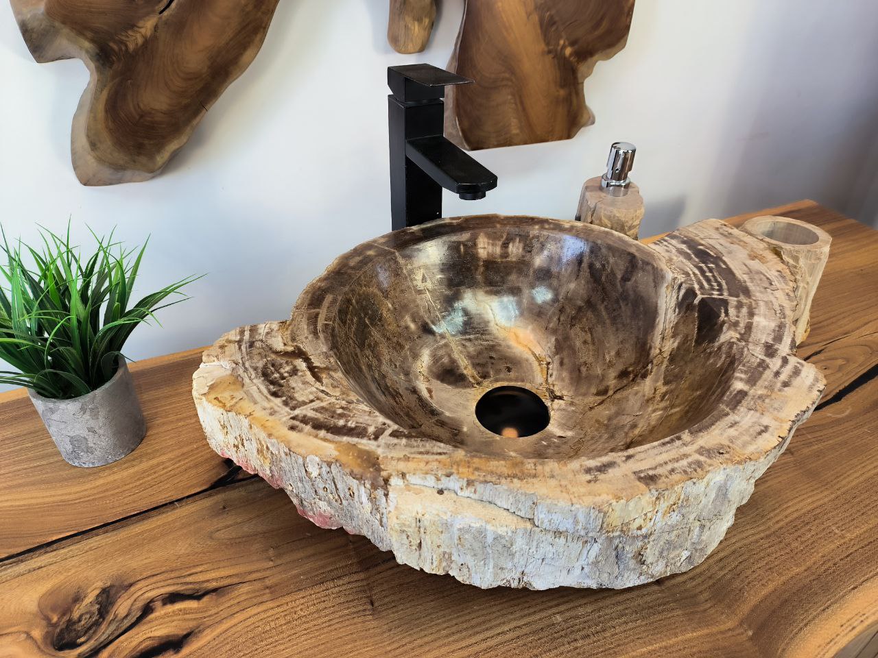 photo_2025-05-16_11-18-43