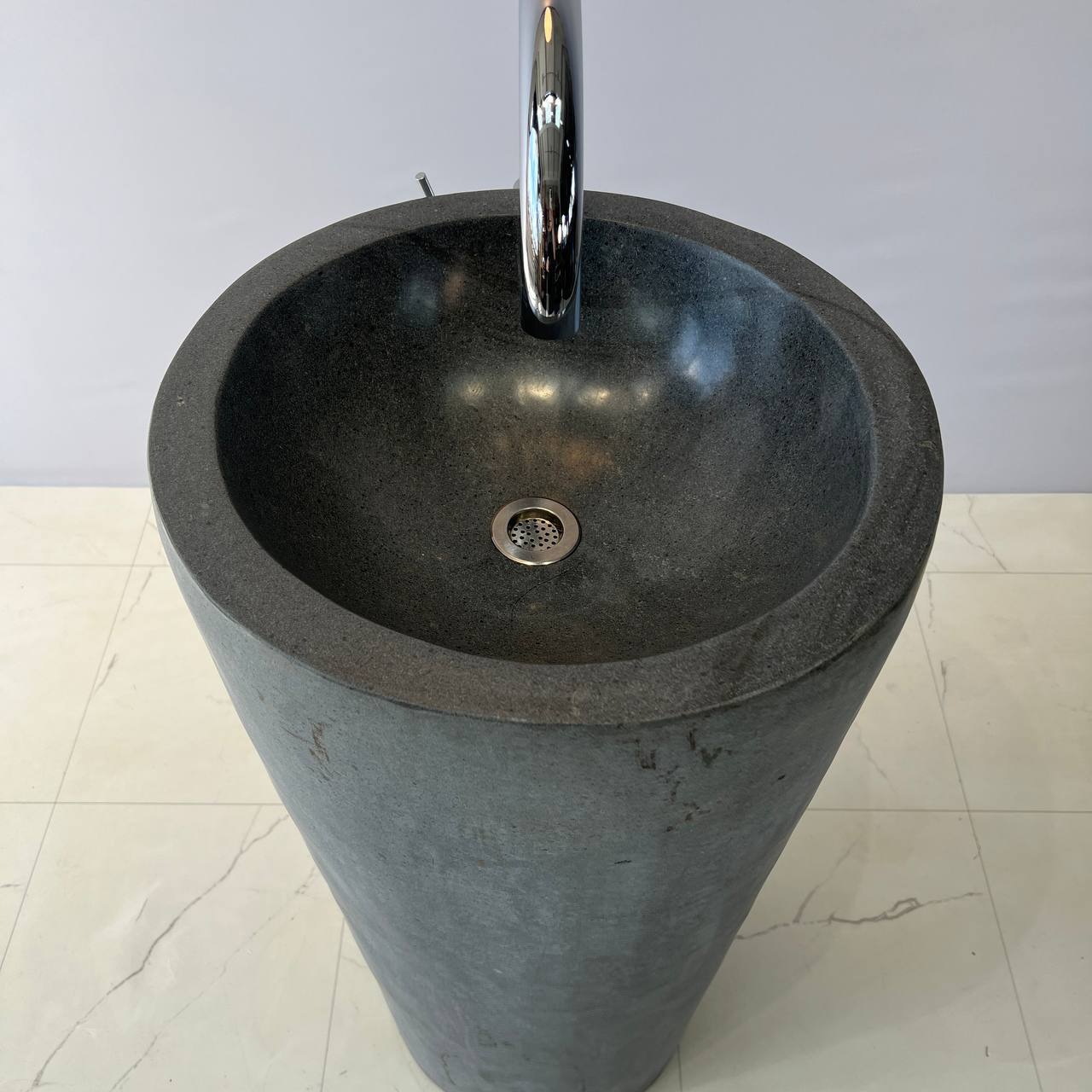 Раковина напольная из речного камня RN-67057 46х46х90 из натурального камня