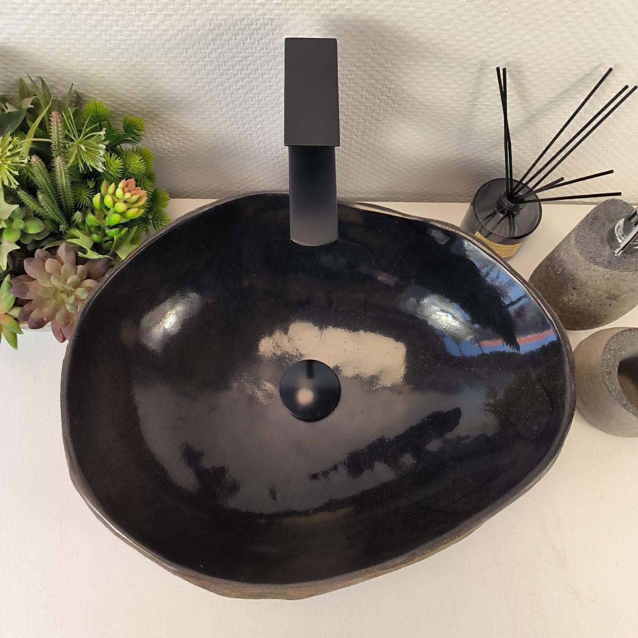 Раковина из речного камня RS-65368 47*38*15 из натурального камня
