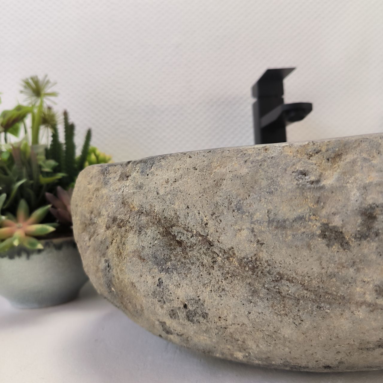 Раковина из речного камня RS-63472 (48*42*15) из натурального камня