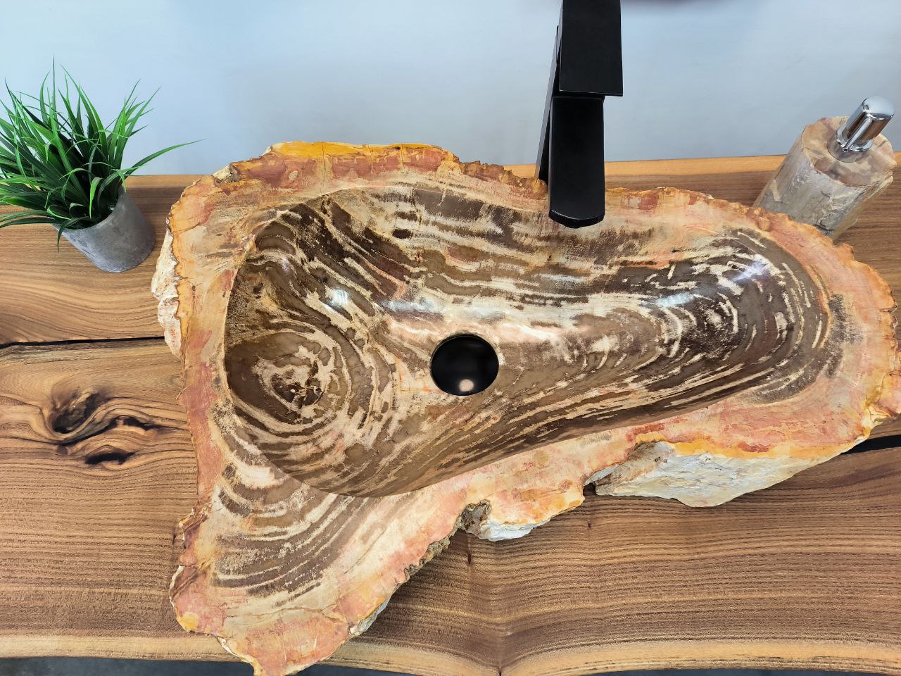 photo_2025-05-14_16-09-56