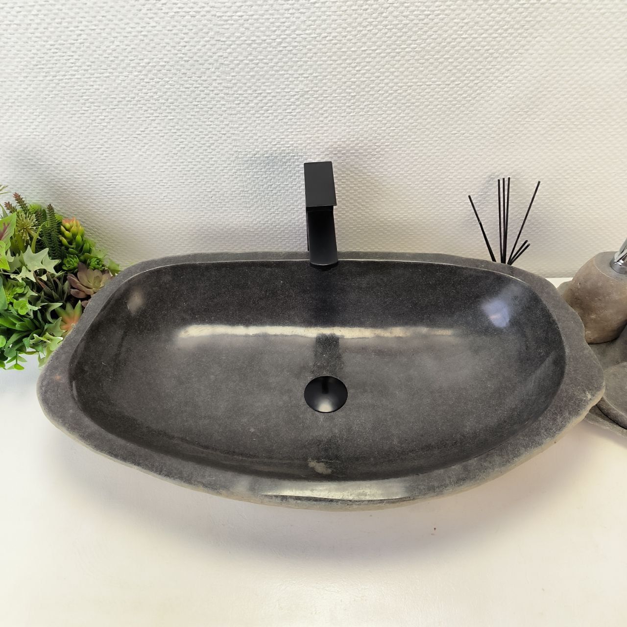 Раковина из речного камня RS-63532 (75*43*17) из натурального камня