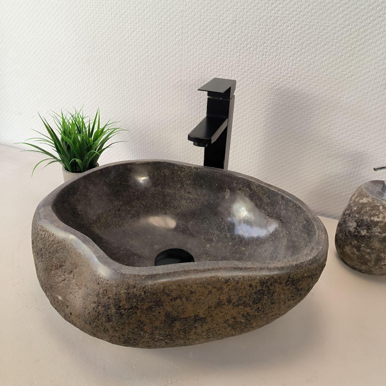 Раковина из речного камня RS-66008 43х37х15 из натурального камня