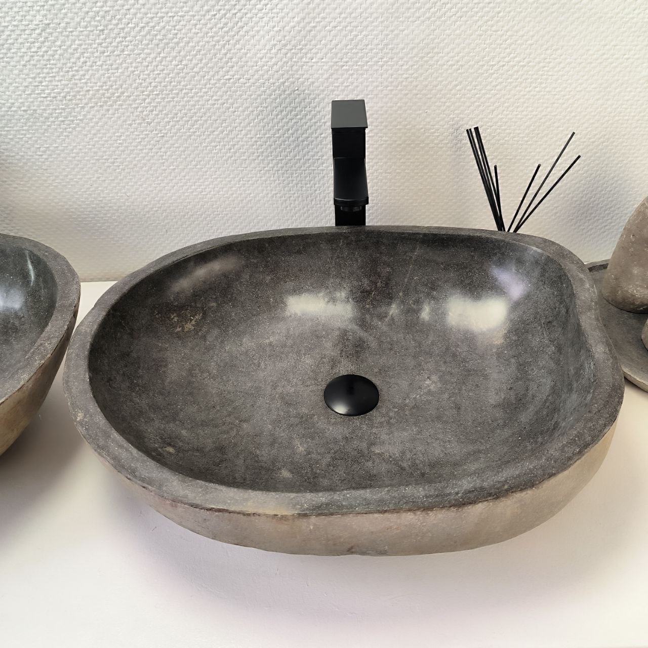 uw7a4vh1y2vt3nne6qzi79d5r7sea69v