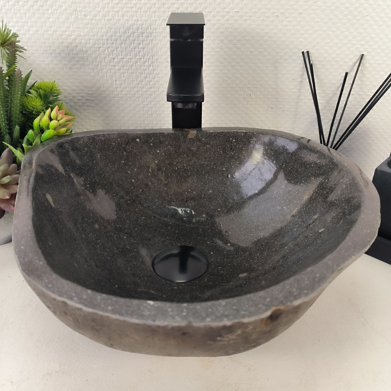 Раковина из речного камня RS-64997 38*35*15 из натурального камня