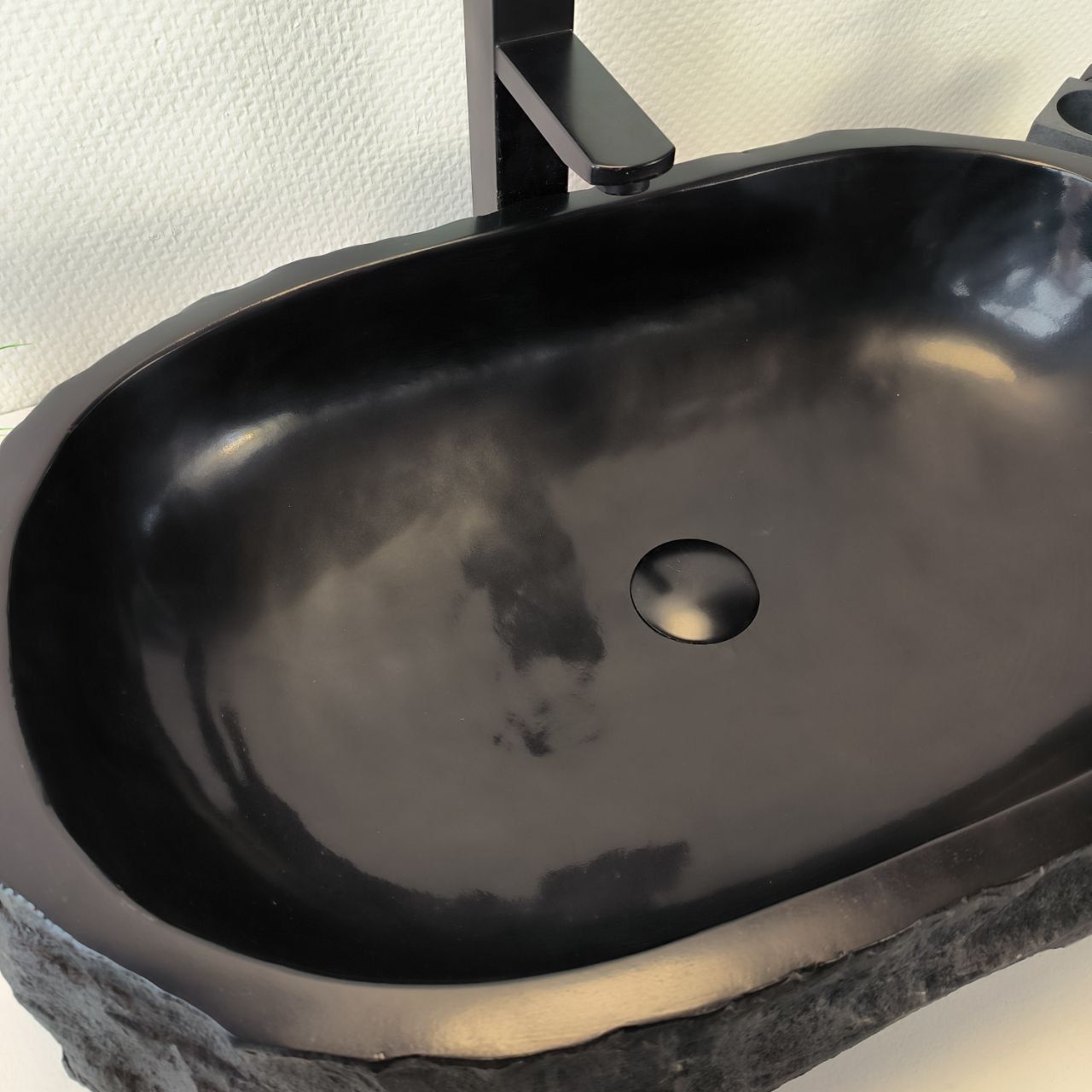 Раковина из андезита Erozy Black EA-64852 60*41*16 из натурального камня