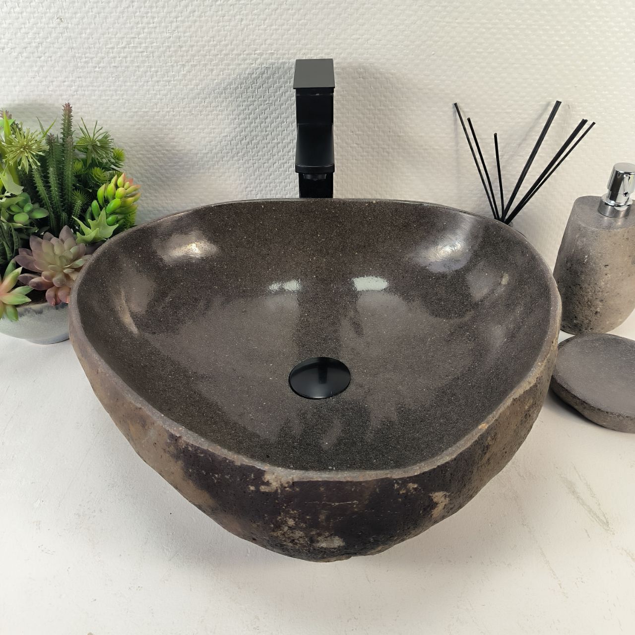 Раковина из речного камня RS-65257 48*44*15 из натурального камня