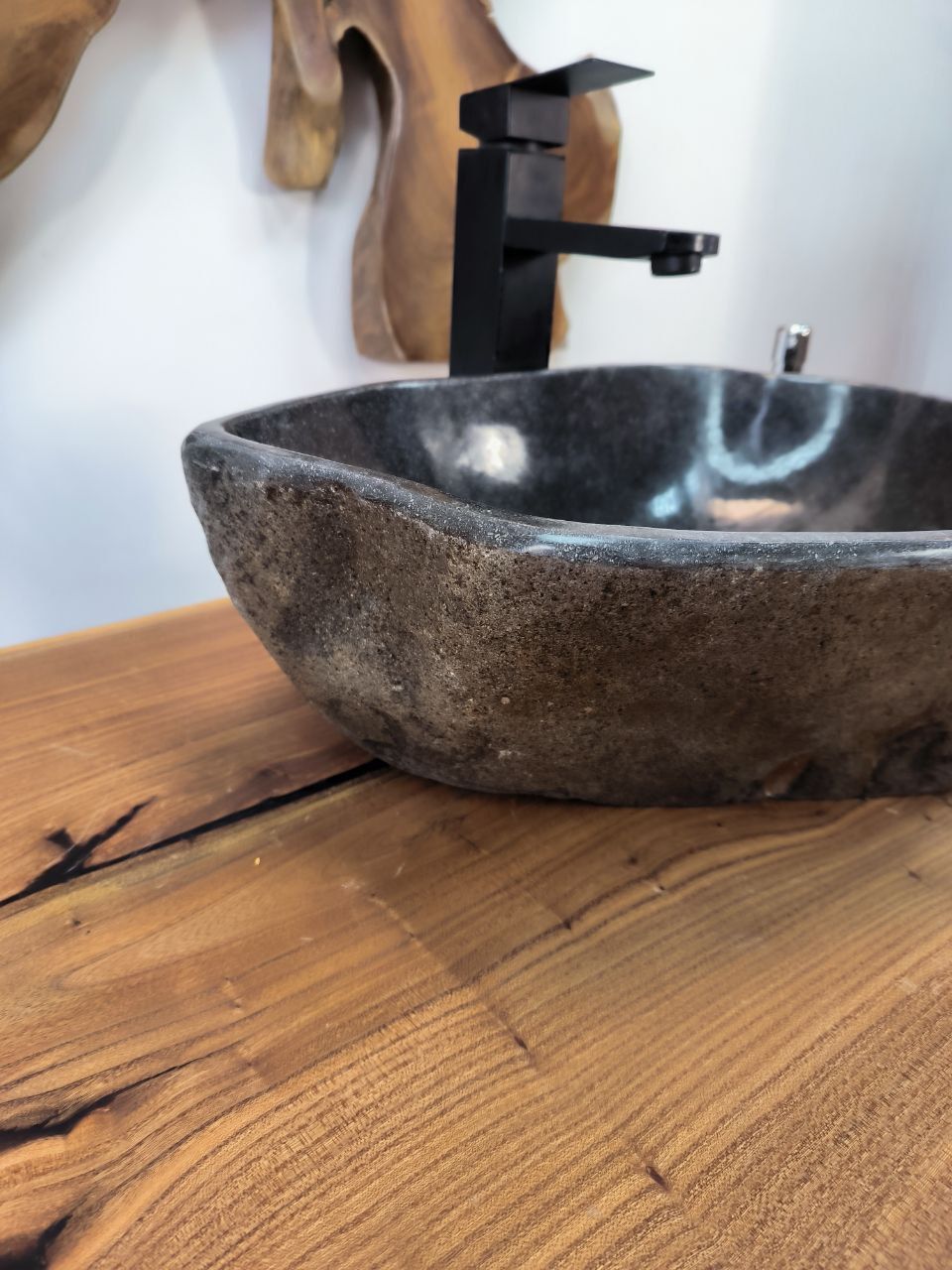 Раковина из речного камня RS-65825 44х32х15 из натурального камня