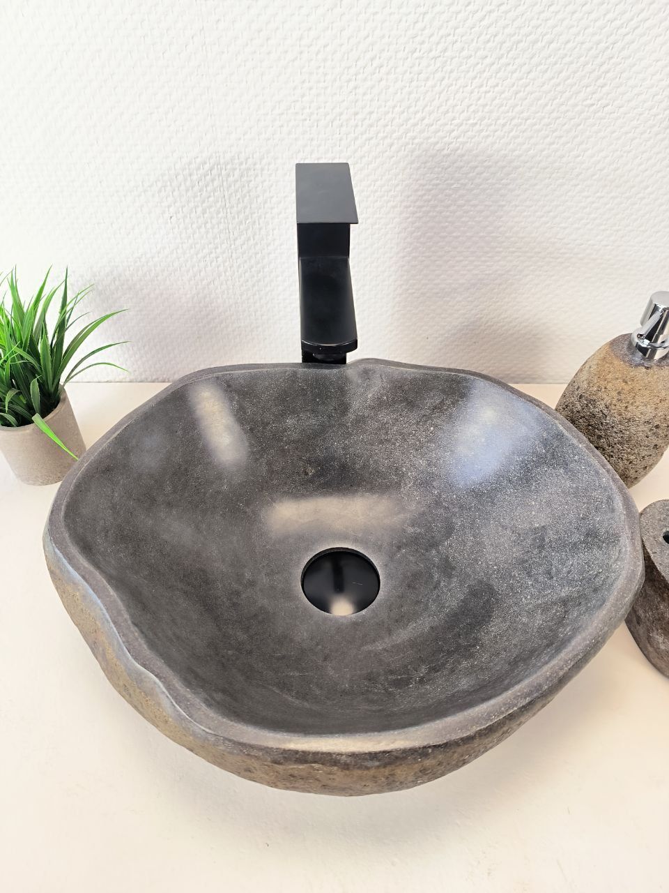 Раковина из речного камня RS-65980 42х36х15 из натурального камня