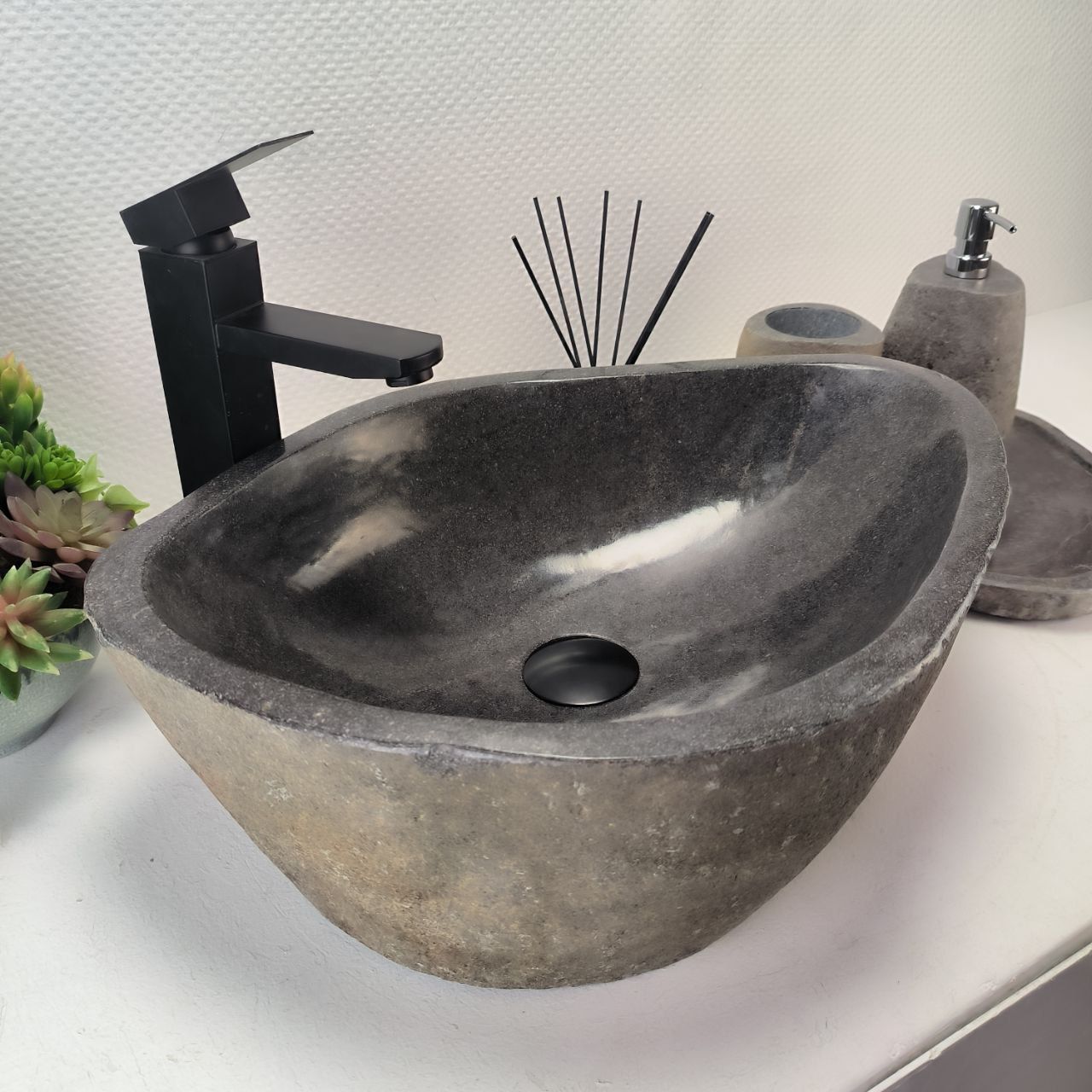 Раковина из речного камня RS-62820 (51*37*16) из натурального камня
