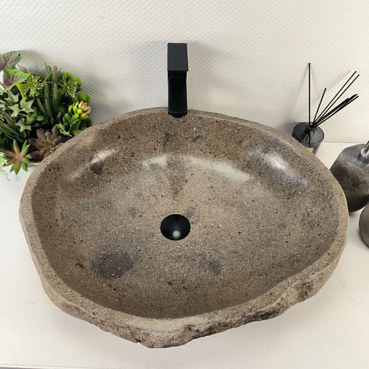 Раковина из речного камня RS-65408 64*53*15 из натурального камня