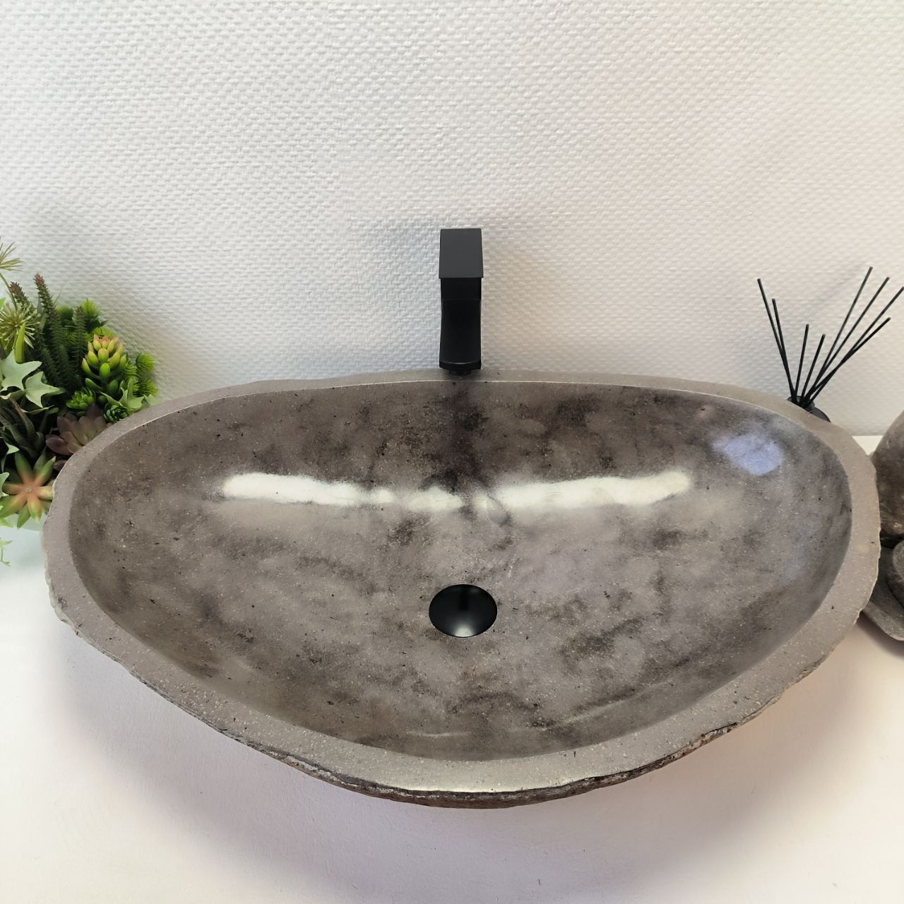 Раковина из речного камня RS-63526 (77*50*15) из натурального камня
