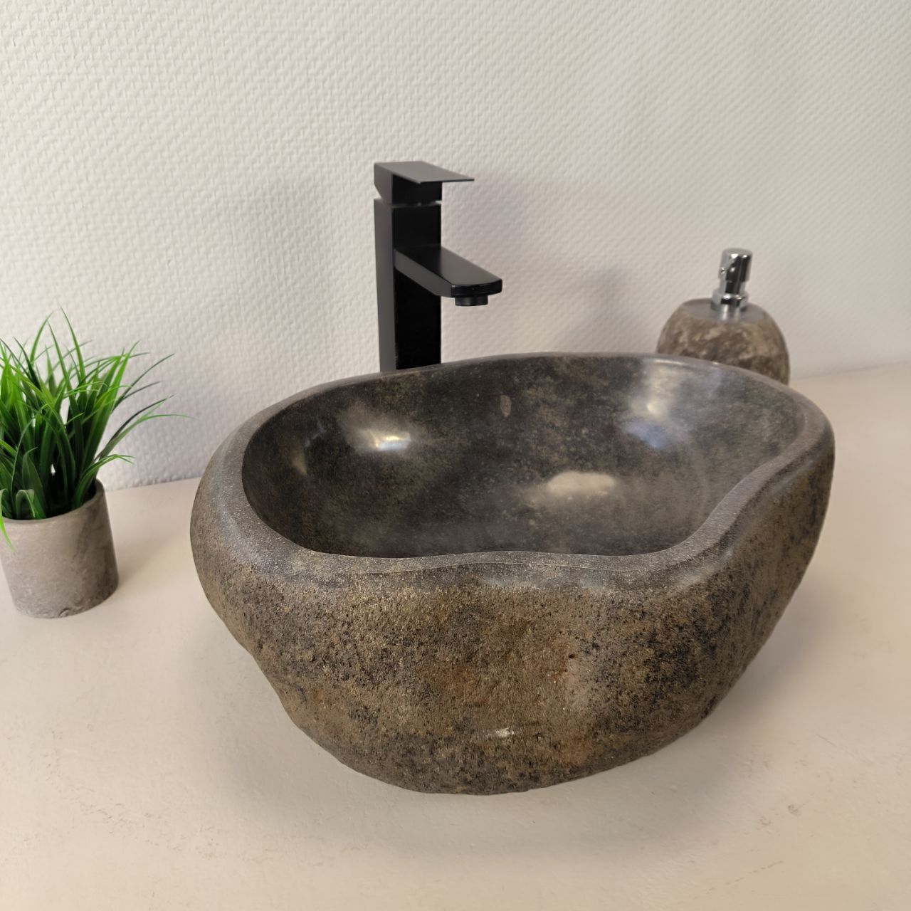 Раковина из речного камня RS-66008 43х37х15 из натурального камня