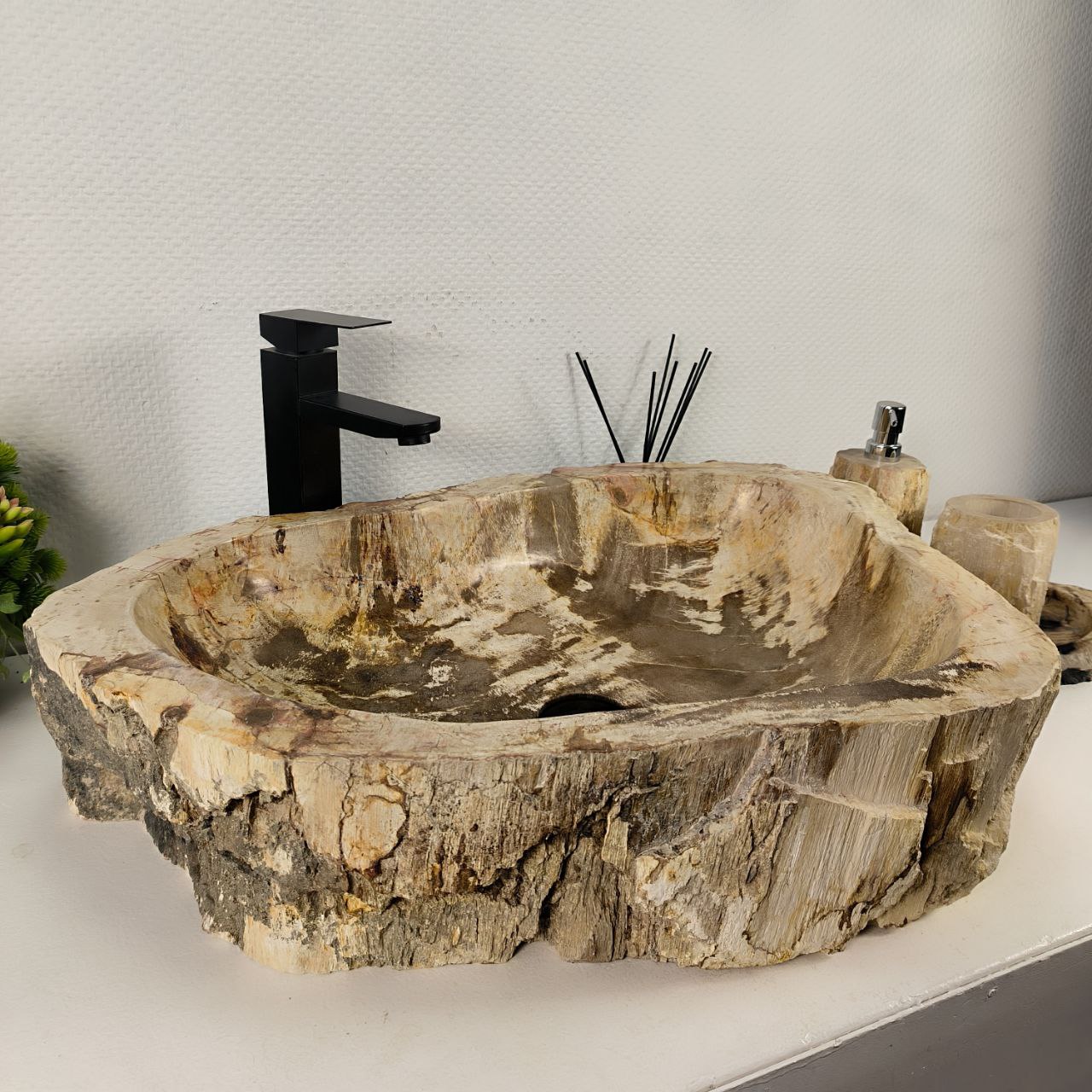 rr1148pv3njeke5m619gyn5gvk64718z