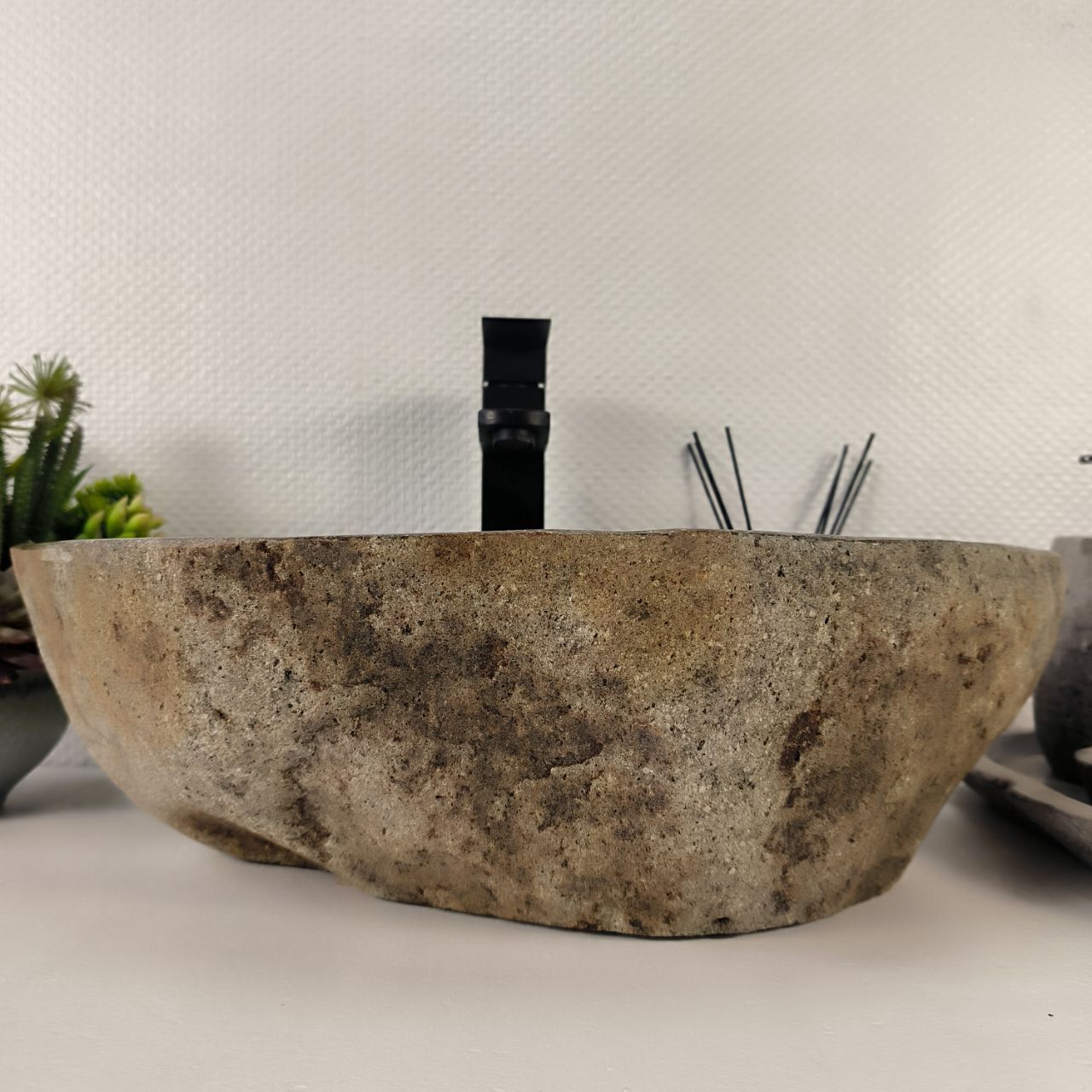 Раковина из речного камня RS-64870 51*34*15 из натурального камня