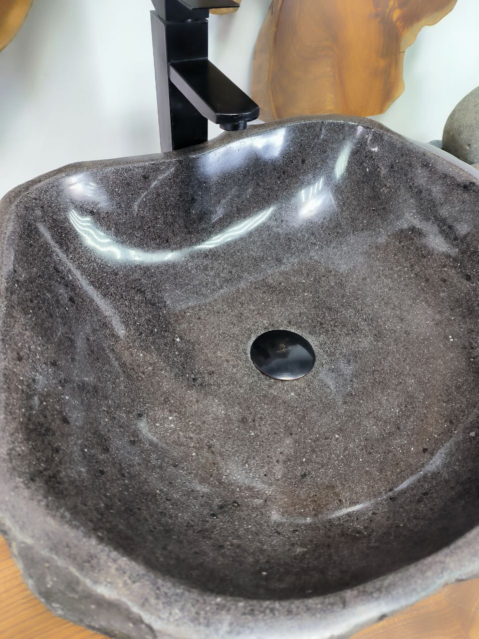 Раковина из речного камня RS-66386 51х46х15 из натурального камня